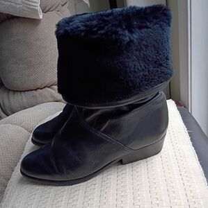 Cougar Black Fur-Trimmed Winter Boots  Good Condition.